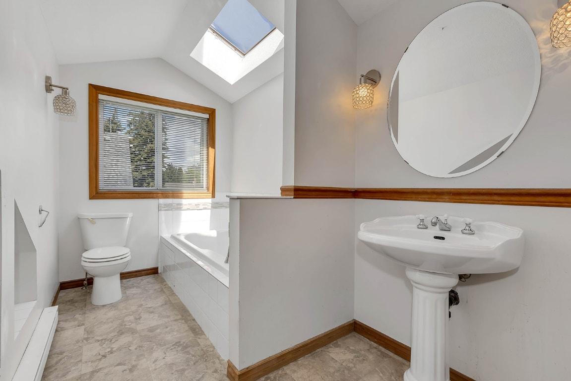 









550


Patterson

Avenue,
Kelowna,




BC
V1Y 5C6

