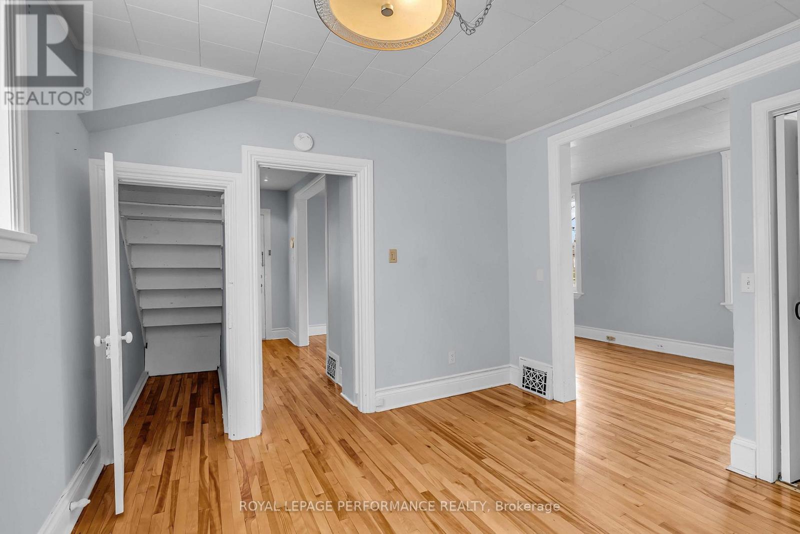 












115 FIFTH STREET E

,
Cornwall,




Ontario
K6H2L6

