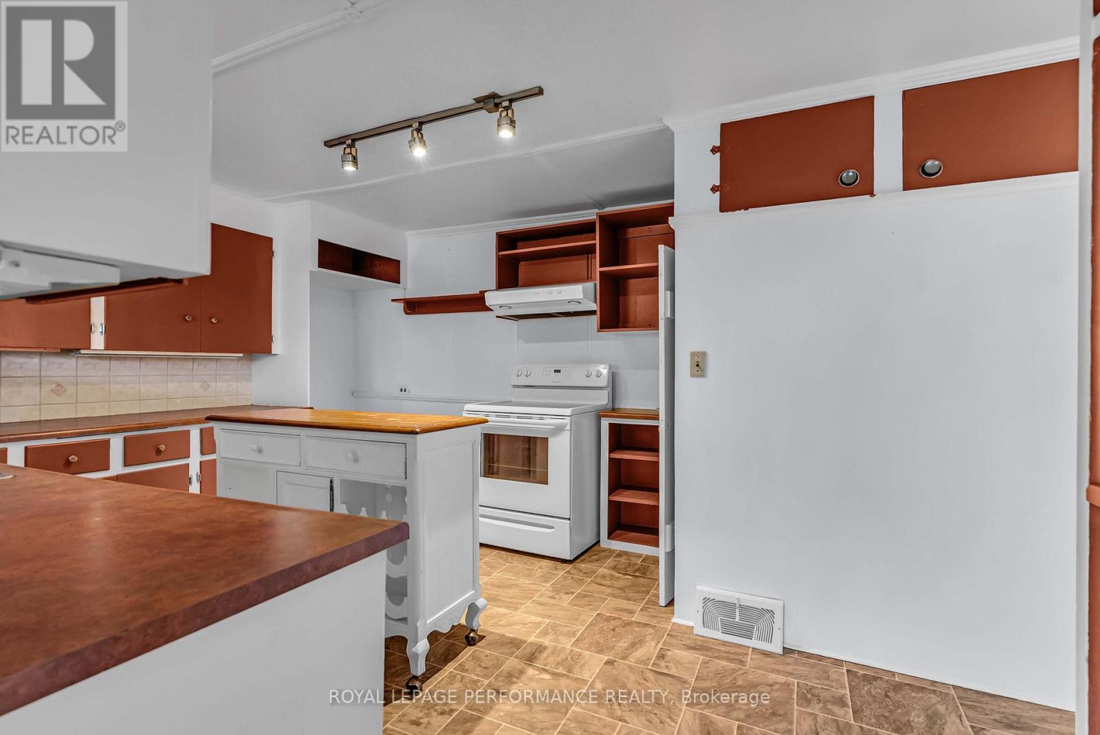 












115 FIFTH STREET E

,
Cornwall,




Ontario
K6H2L6

