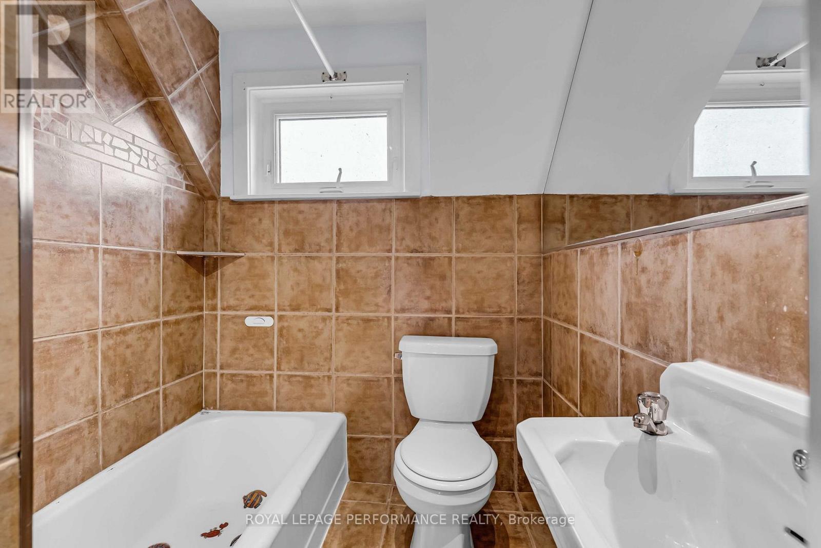 












115 FIFTH STREET E

,
Cornwall,




Ontario
K6H2L6

