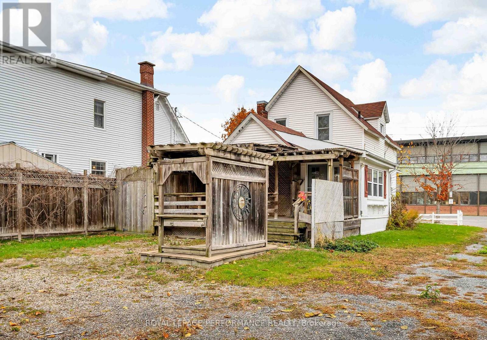 












115 FIFTH STREET E

,
Cornwall,




Ontario
K6H2L6

