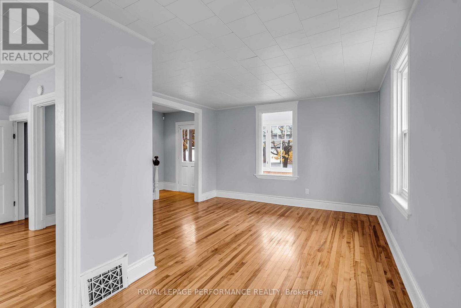 












115 FIFTH STREET E

,
Cornwall,




Ontario
K6H2L6

