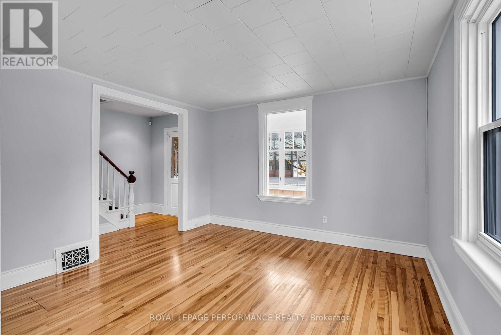 












115 FIFTH STREET E

,
Cornwall,




Ontario
K6H2L6

