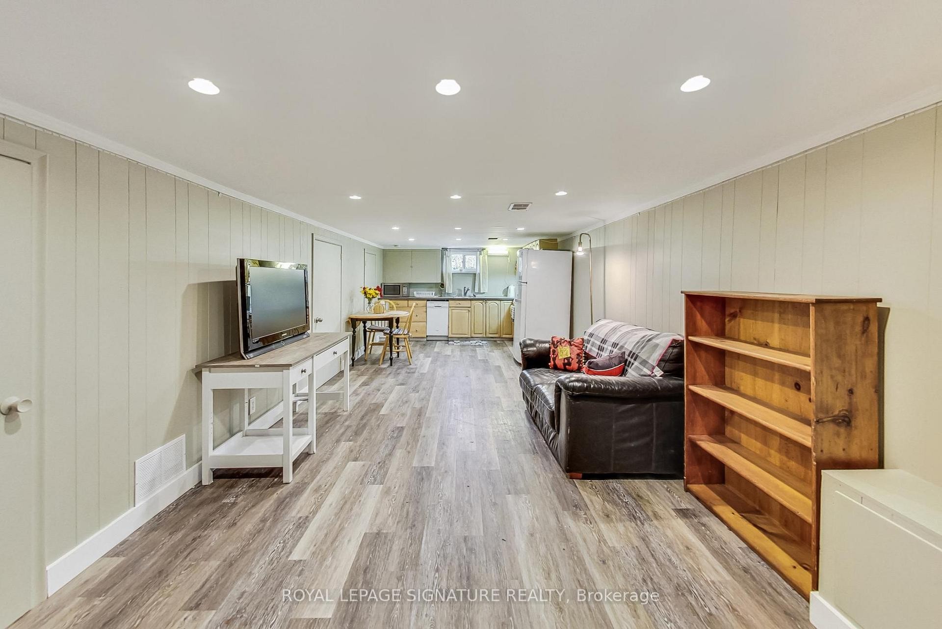 









1


Milne

Avenue,
Toronto,




ON
M1L 1J7

