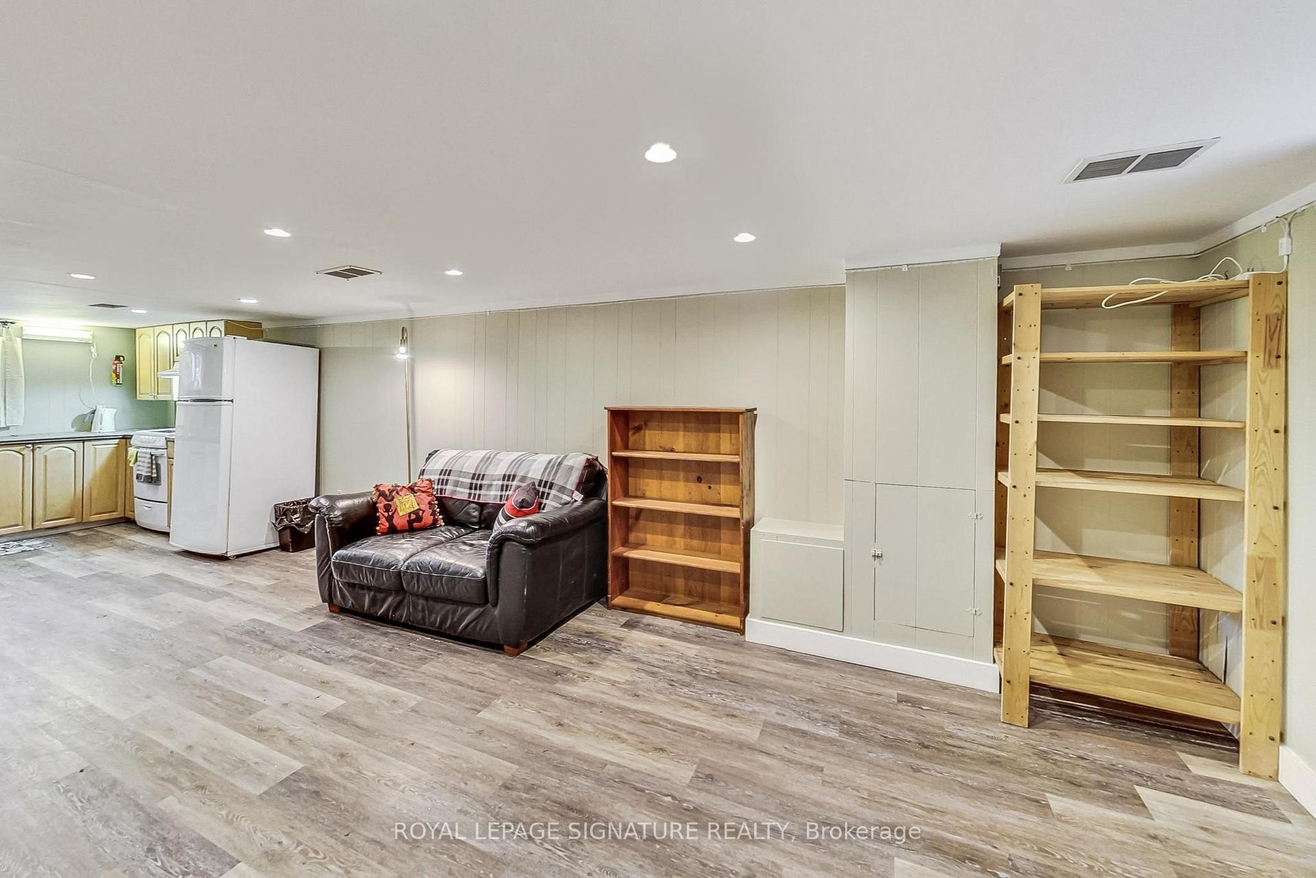 









1


Milne

Avenue,
Toronto,




ON
M1L 1J7

