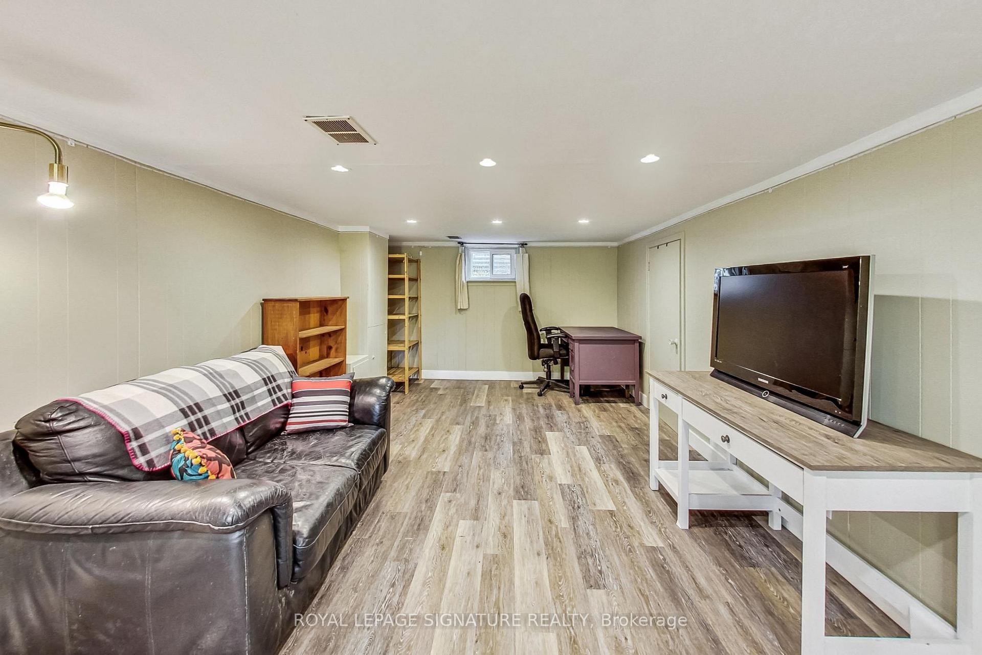 









1


Milne

Avenue,
Toronto,




ON
M1L 1J7

