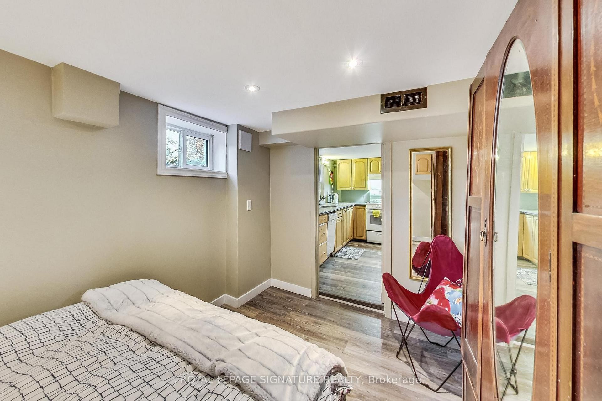 









1


Milne

Avenue,
Toronto,




ON
M1L 1J7

