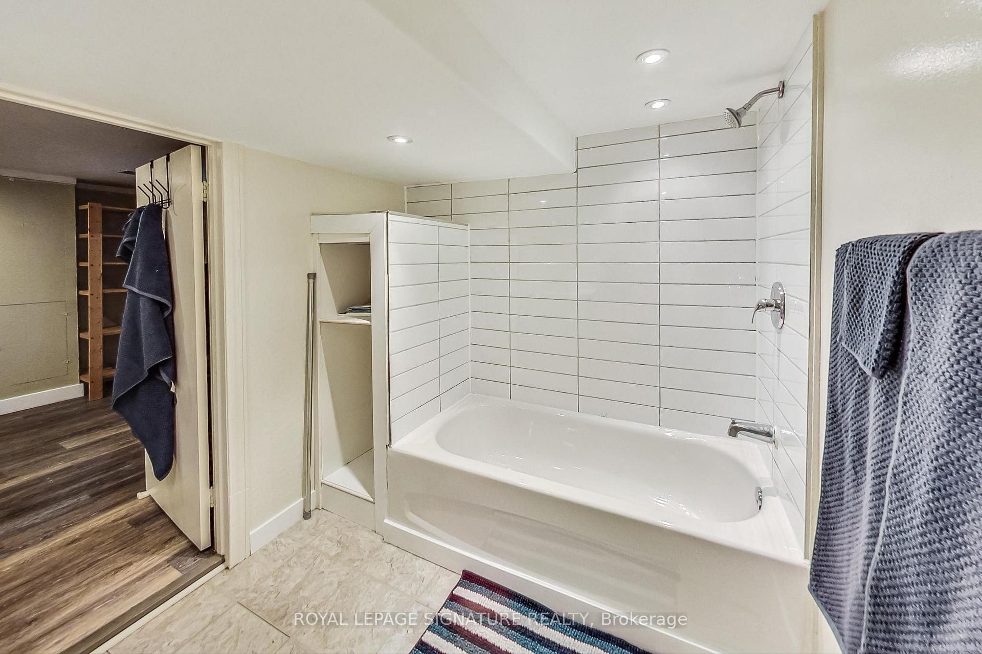 









1


Milne

Avenue,
Toronto,




ON
M1L 1J7

