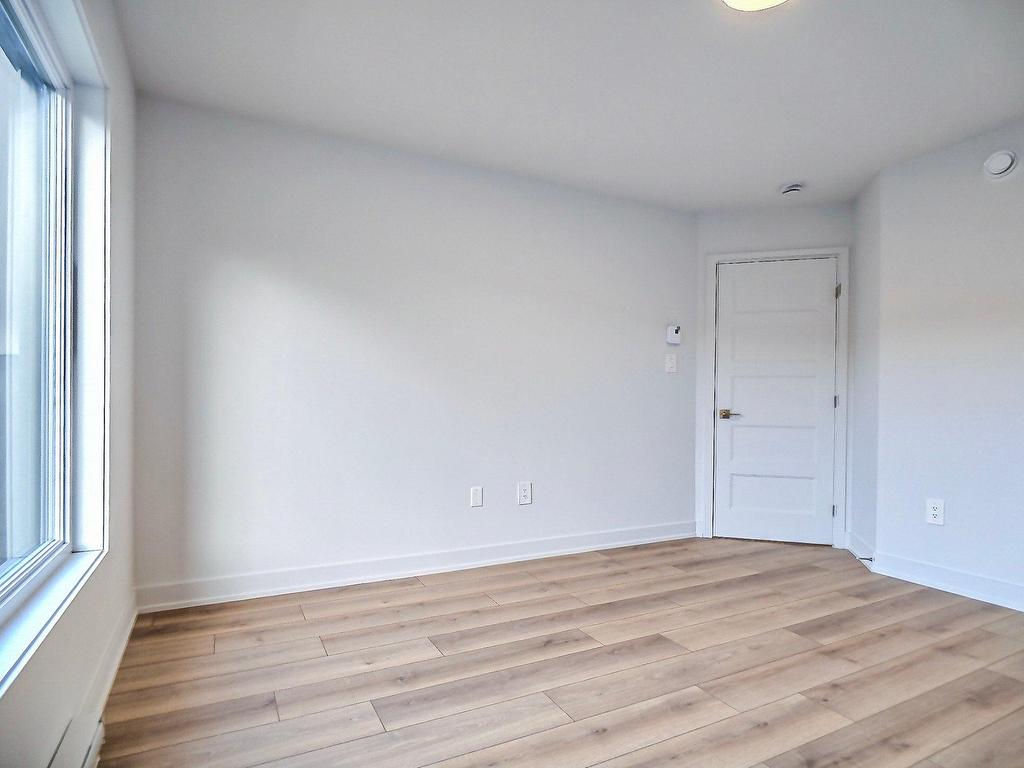 









77


Rue Jolicoeur

,
Hull (Gatineau),




QC
J8Y1A8

