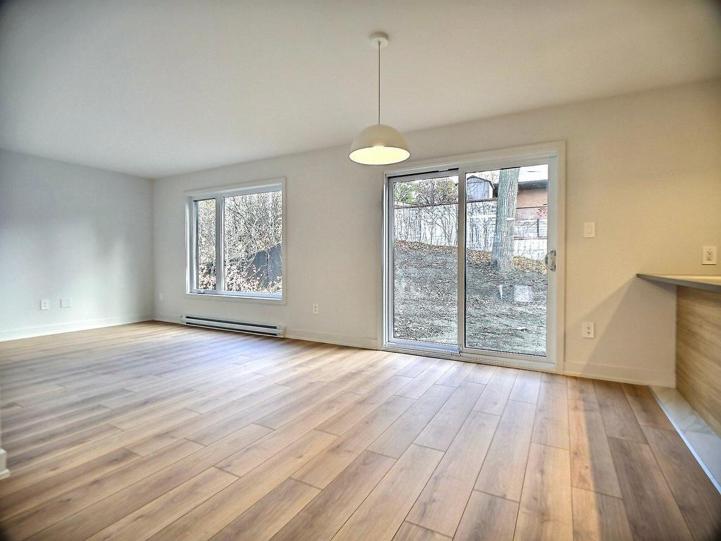 









77


Rue Jolicoeur

,
Hull (Gatineau),




QC
J8Y1A8

