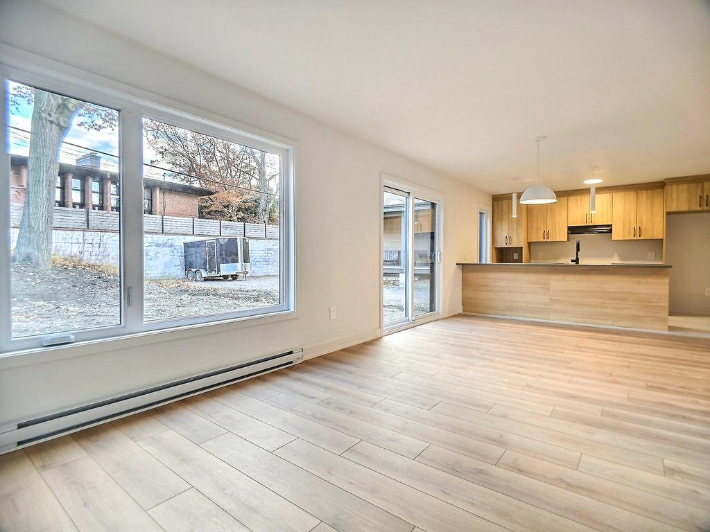 









77


Rue Jolicoeur

,
Hull (Gatineau),




QC
J8Y1A8

