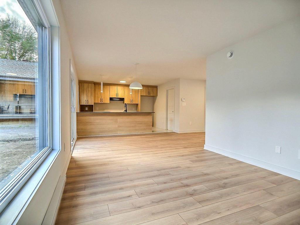 









77


Rue Jolicoeur

,
Hull (Gatineau),




QC
J8Y1A8

