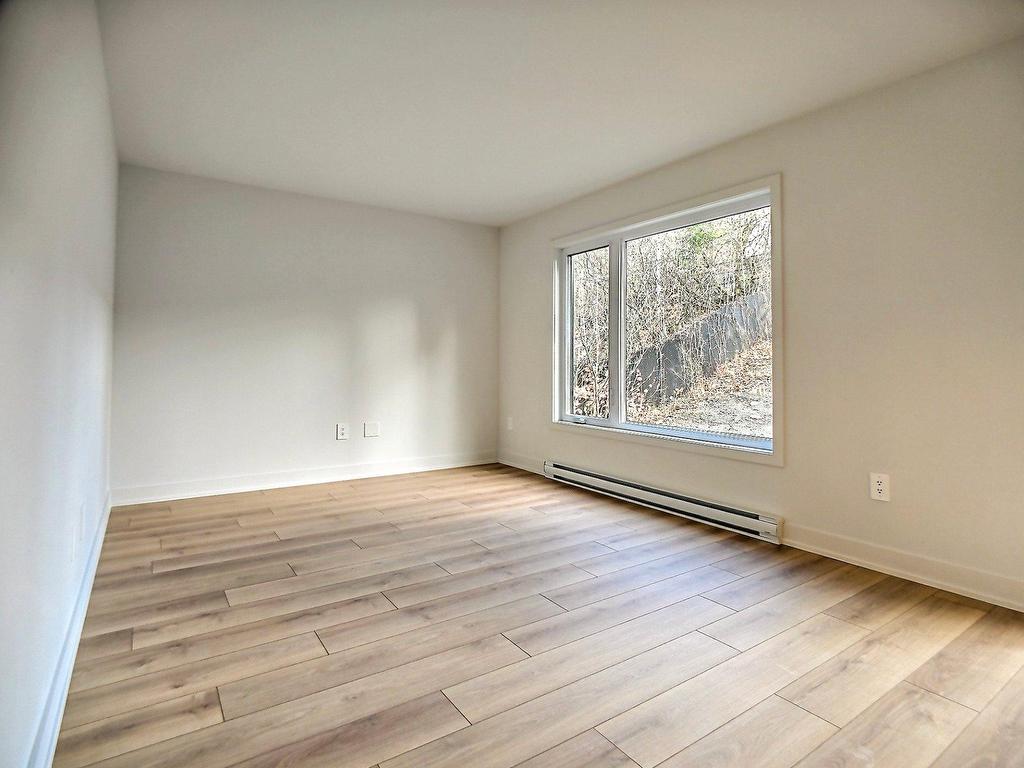 









77


Rue Jolicoeur

,
Hull (Gatineau),




QC
J8Y1A8

