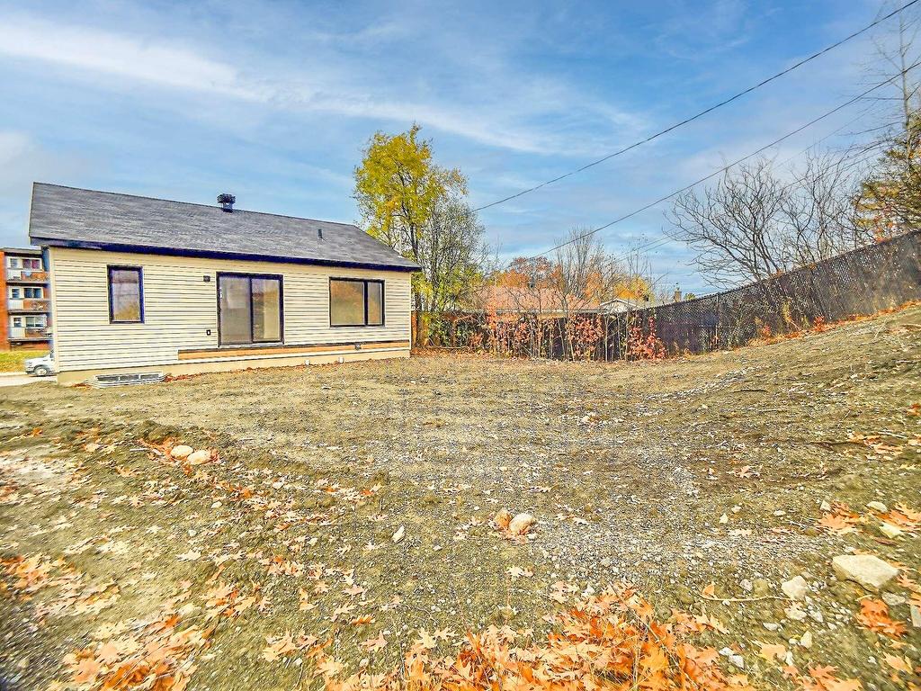 









77


Rue Jolicoeur

,
Hull (Gatineau),




QC
J8Y1A8

