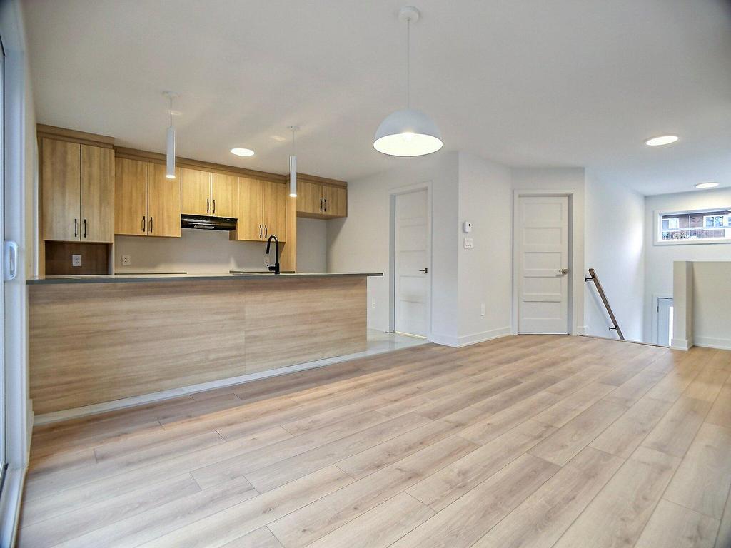 









77


Rue Jolicoeur

,
Hull (Gatineau),




QC
J8Y1A8

