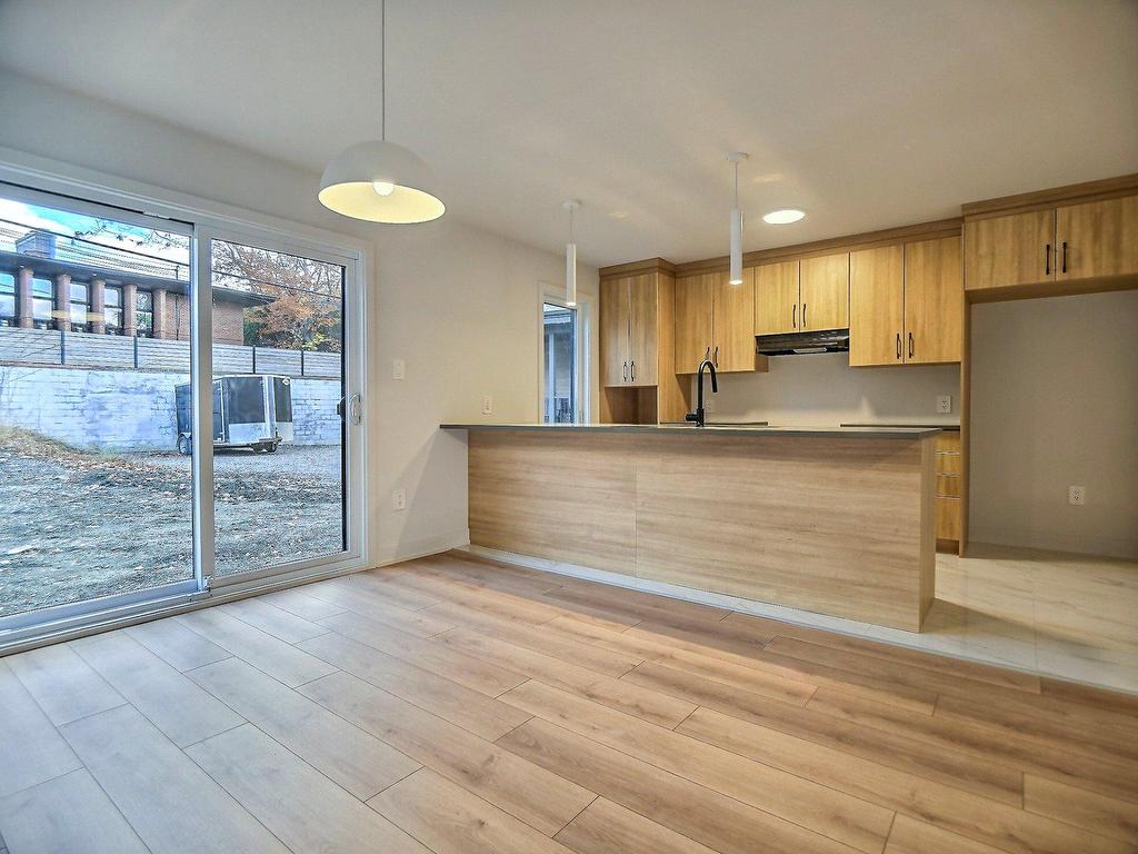 









77


Rue Jolicoeur

,
Hull (Gatineau),




QC
J8Y1A8

