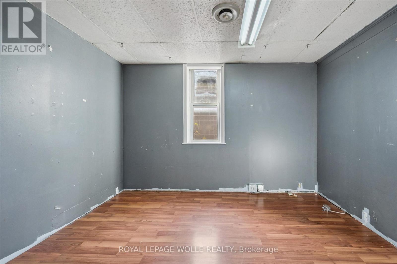 












325 BREITHAUPT STREET

,
Waterloo,




Ontario
N2H5H6

