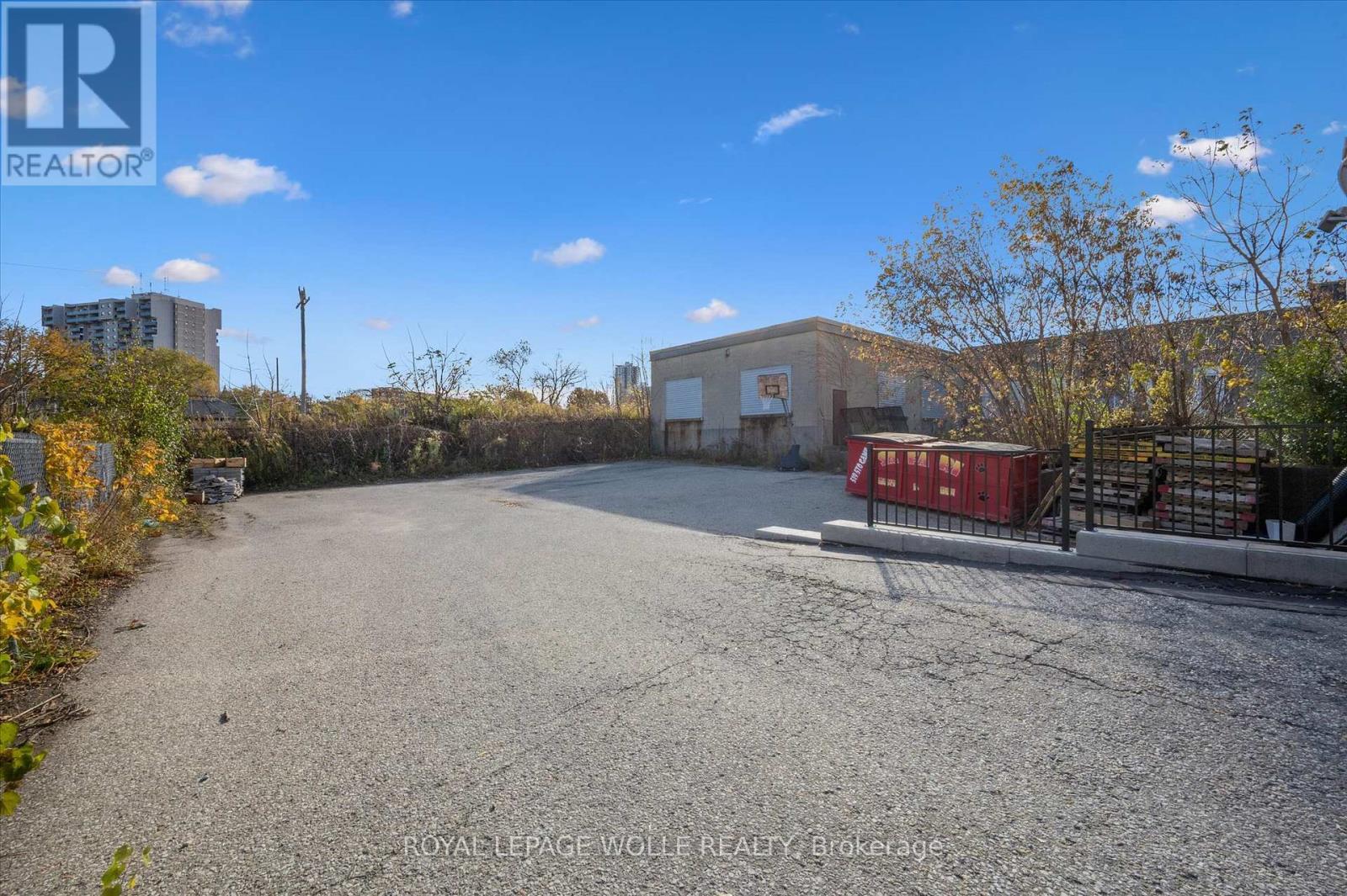 












325 BREITHAUPT STREET

,
Waterloo,




Ontario
N2H5H6

