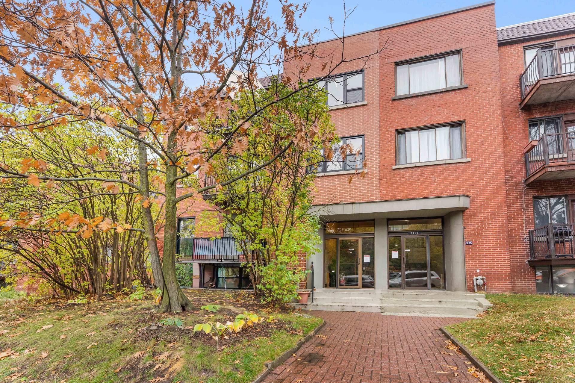 









3145


Av. Linton

, 6,
Montréal (Côte-des-Neiges/Notre-Dame-de-Grâce),




QC
H3S1S5

