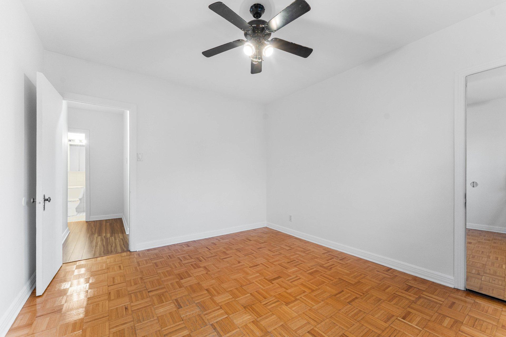 









3145


Av. Linton

, 6,
Montréal (Côte-des-Neiges/Notre-Dame-de-Grâce),




QC
H3S1S5

