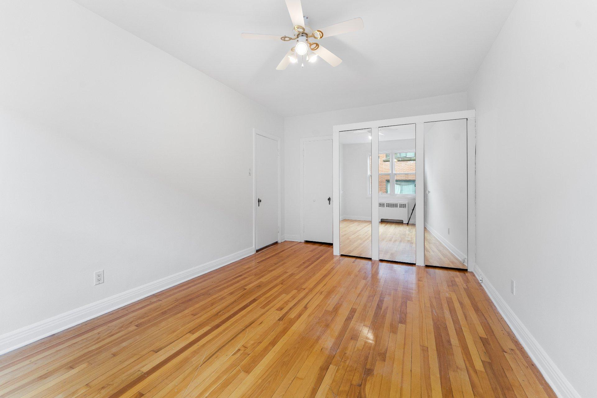 









3145


Av. Linton

, 6,
Montréal (Côte-des-Neiges/Notre-Dame-de-Grâce),




QC
H3S1S5

