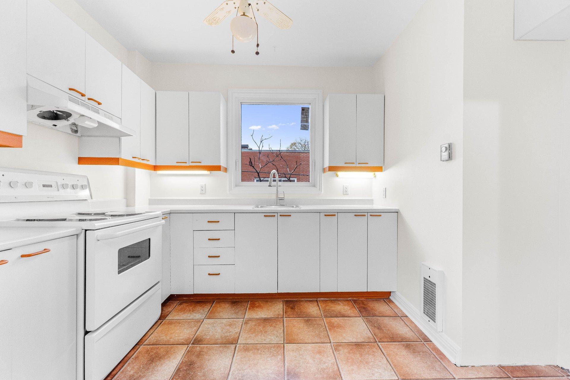 









3145


Av. Linton

, 6,
Montréal (Côte-des-Neiges/Notre-Dame-de-Grâce),




QC
H3S1S5

