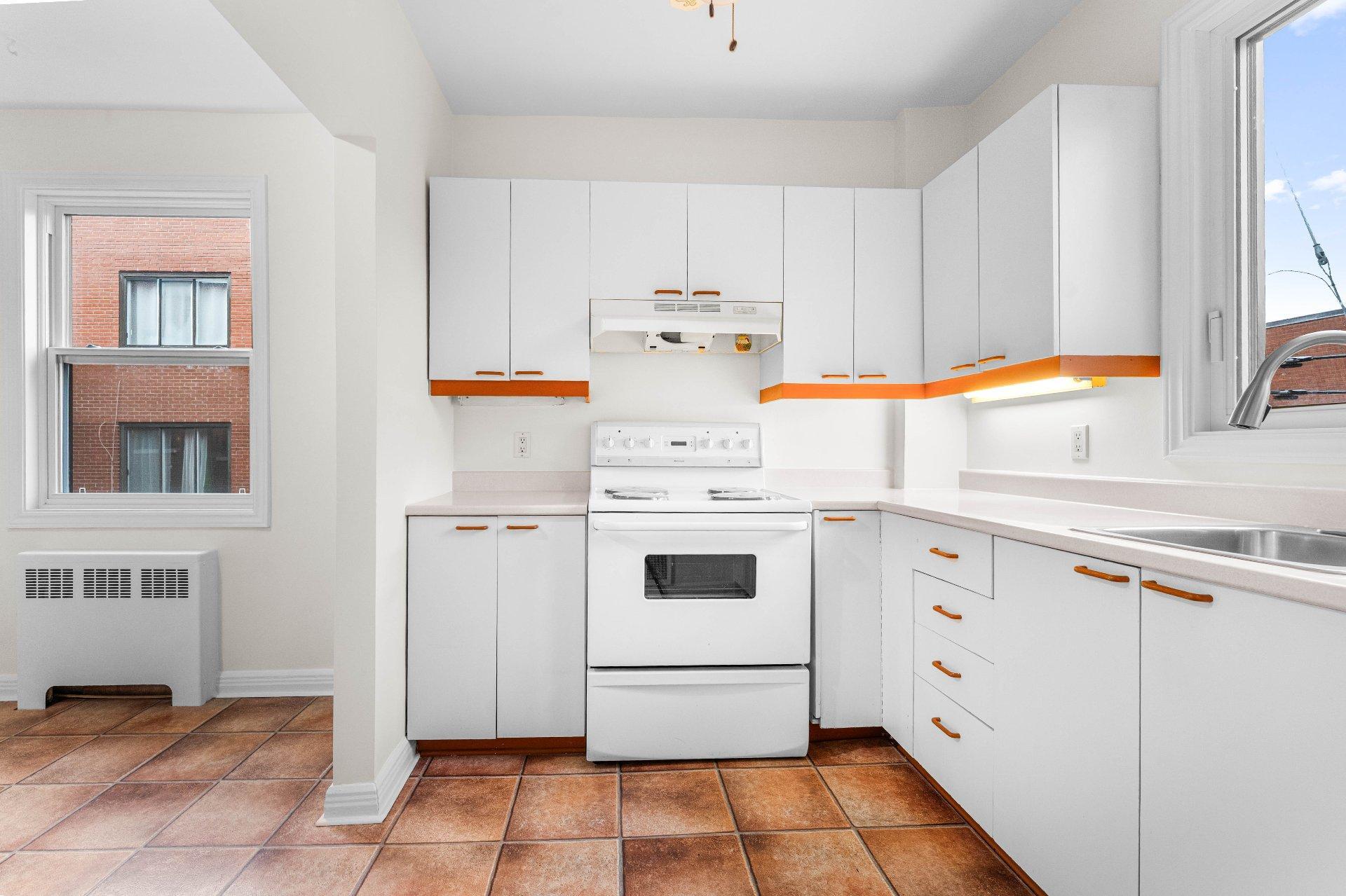 









3145


Av. Linton

, 6,
Montréal (Côte-des-Neiges/Notre-Dame-de-Grâce),




QC
H3S1S5

