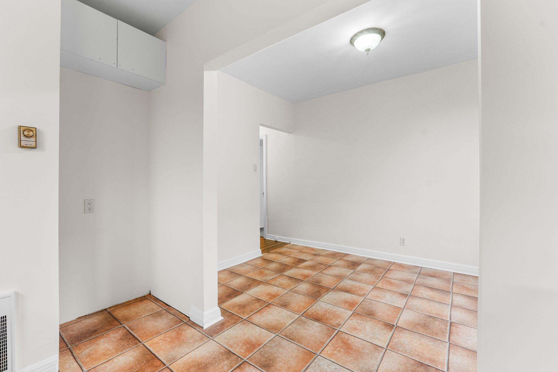 









3145


Av. Linton

, 6,
Montréal (Côte-des-Neiges/Notre-Dame-de-Grâce),




QC
H3S1S5

