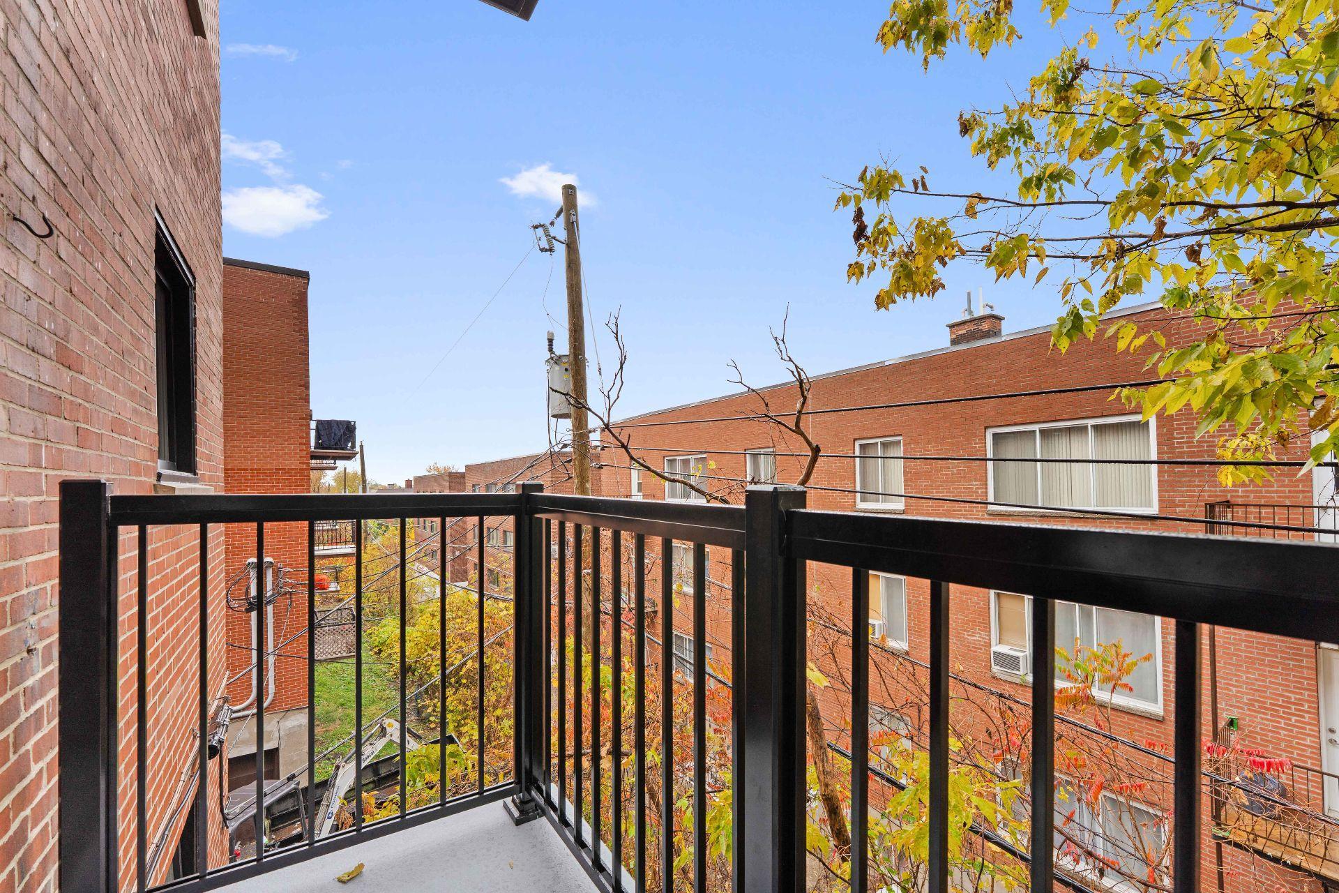 









3145


Av. Linton

, 6,
Montréal (Côte-des-Neiges/Notre-Dame-de-Grâce),




QC
H3S1S5

