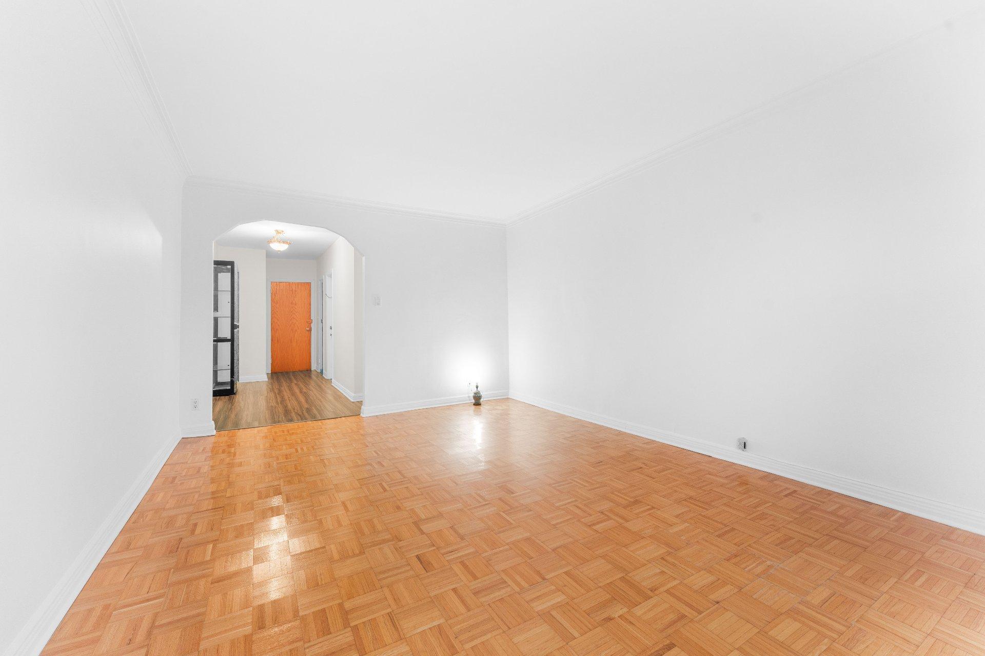 









3145


Av. Linton

, 6,
Montréal (Côte-des-Neiges/Notre-Dame-de-Grâce),




QC
H3S1S5

