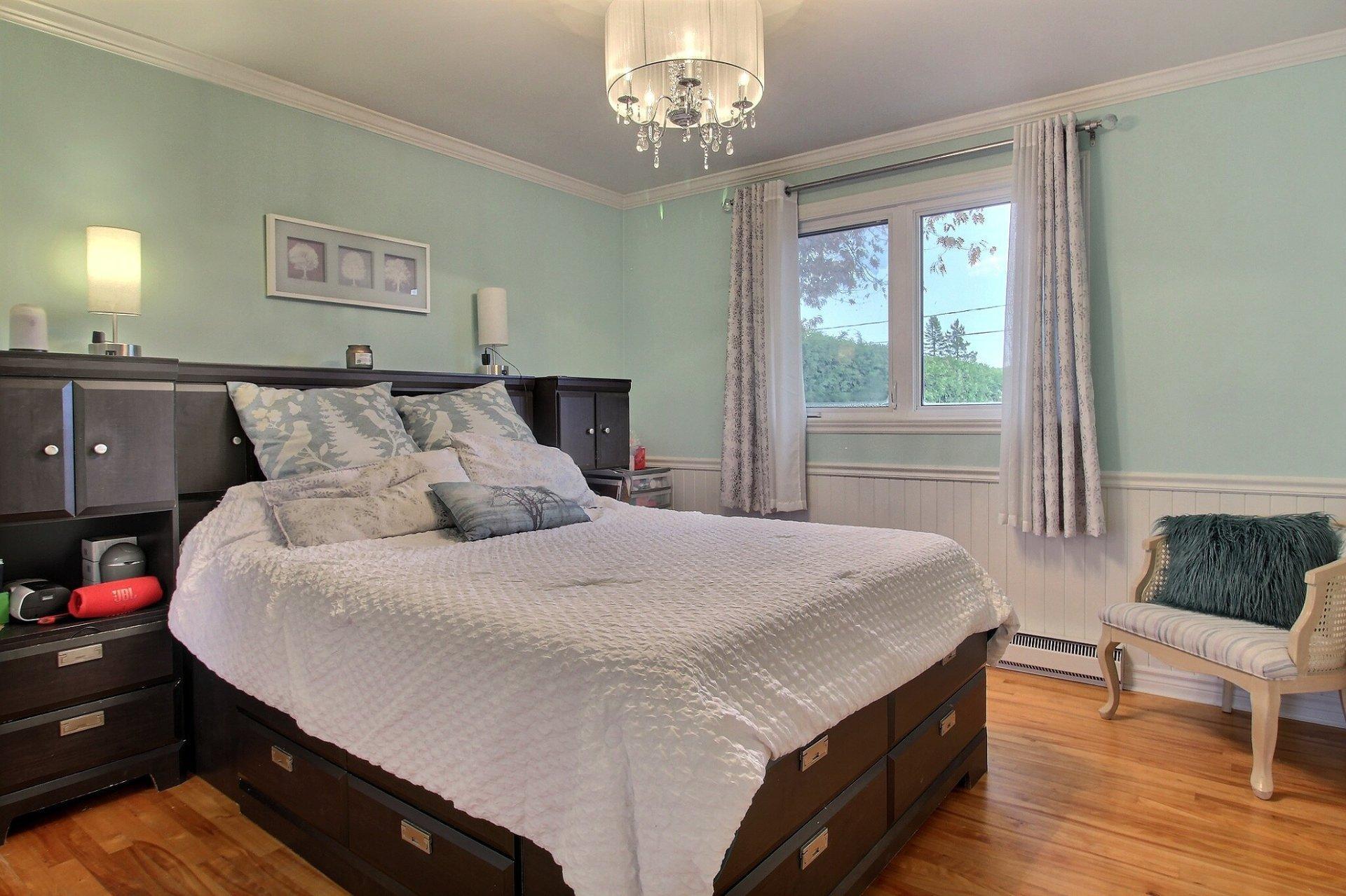 









2125


Rue St-Denis

,
Drummondville,




QC
J2B7M7

