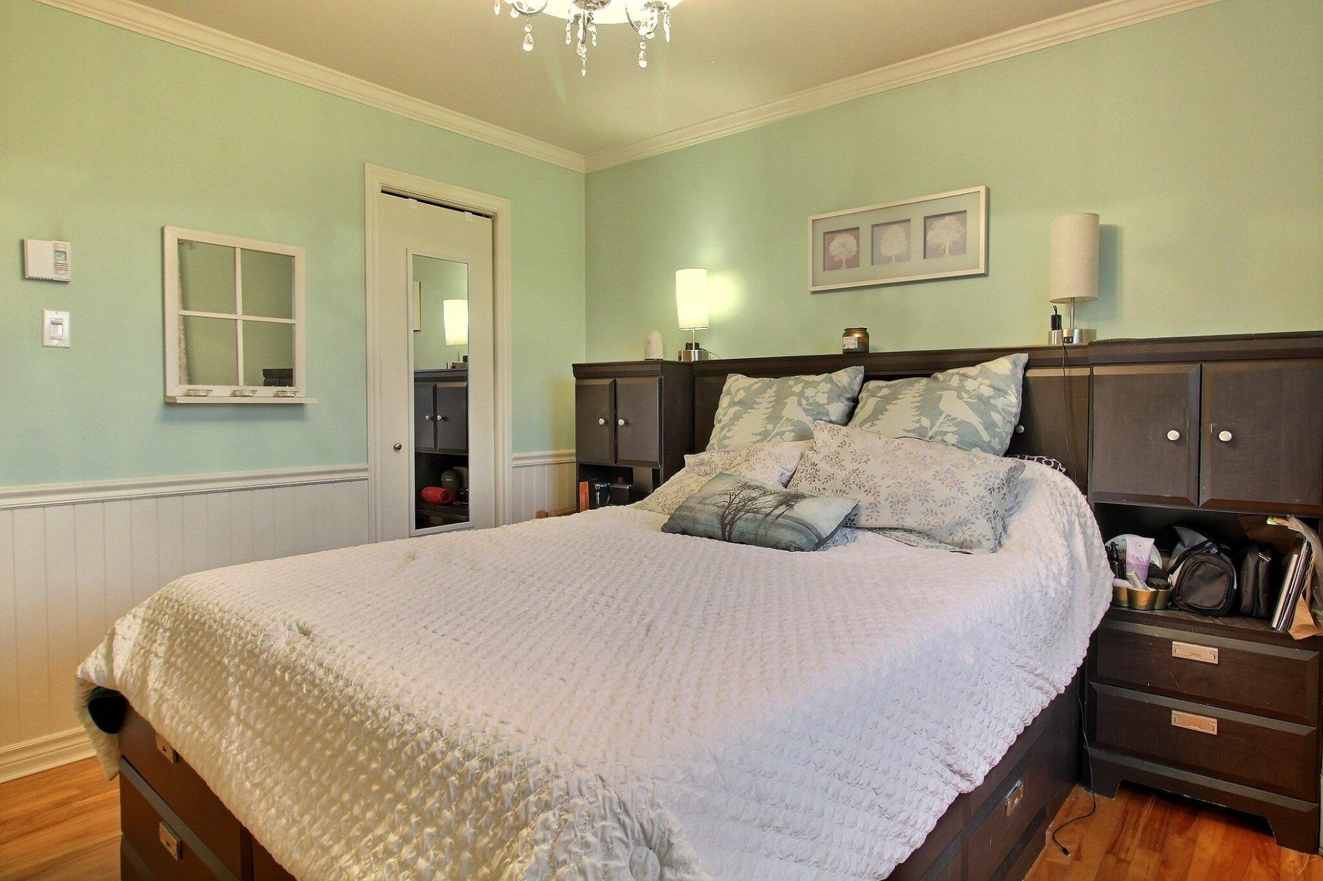 









2125


Rue St-Denis

,
Drummondville,




QC
J2B7M7

