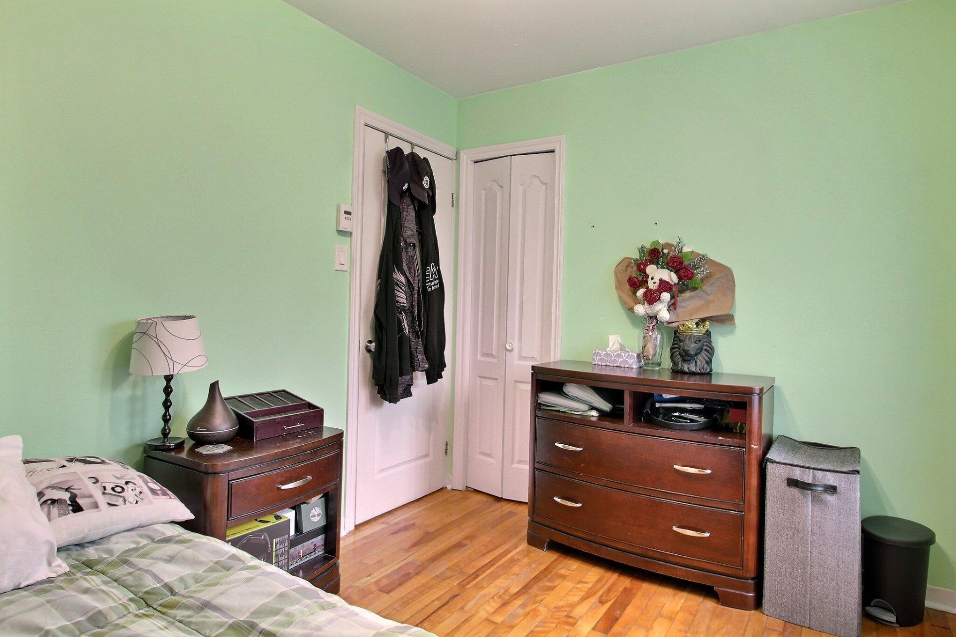 









2125


Rue St-Denis

,
Drummondville,




QC
J2B7M7

