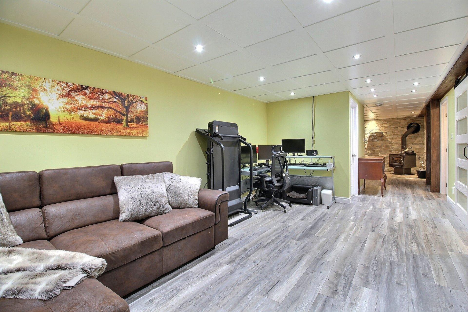 









2125


Rue St-Denis

,
Drummondville,




QC
J2B7M7

