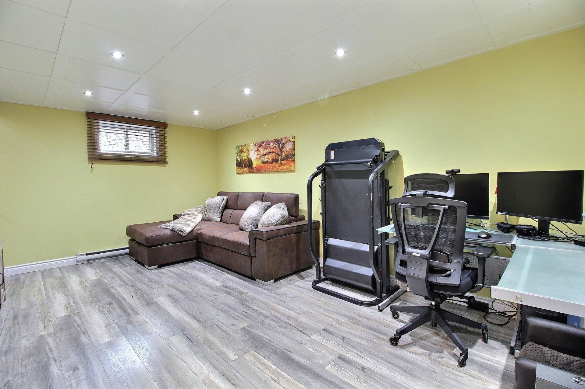 









2125


Rue St-Denis

,
Drummondville,




QC
J2B7M7

