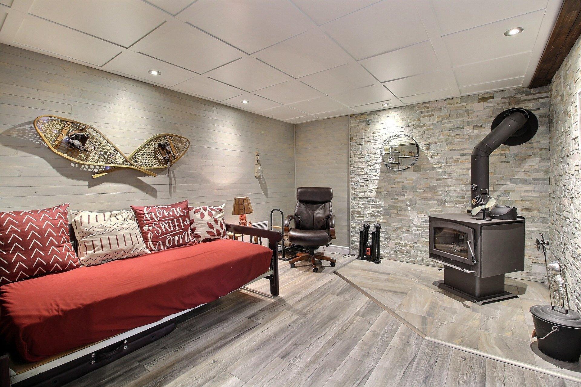 









2125


Rue St-Denis

,
Drummondville,




QC
J2B7M7

