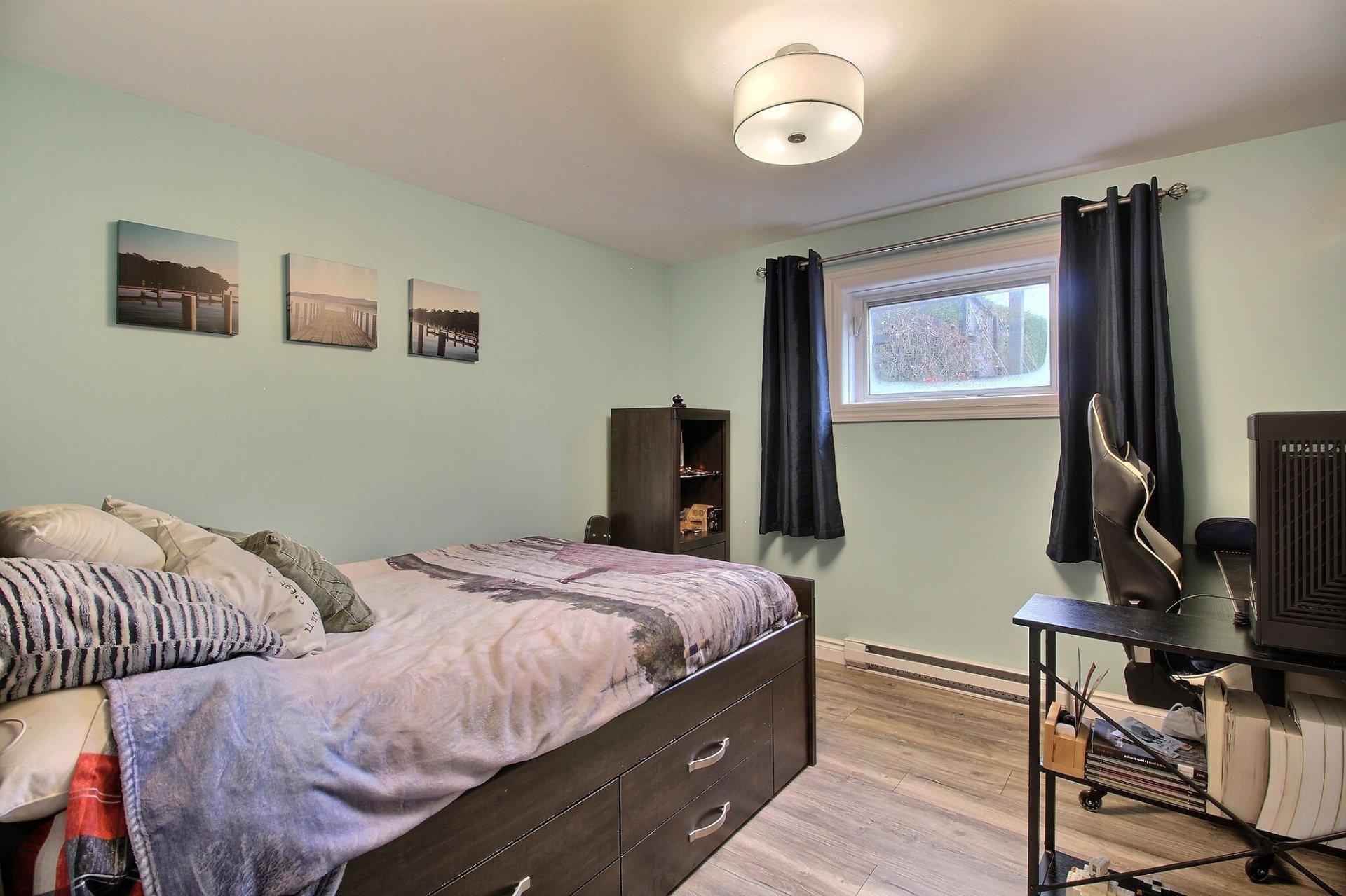 









2125


Rue St-Denis

,
Drummondville,




QC
J2B7M7

