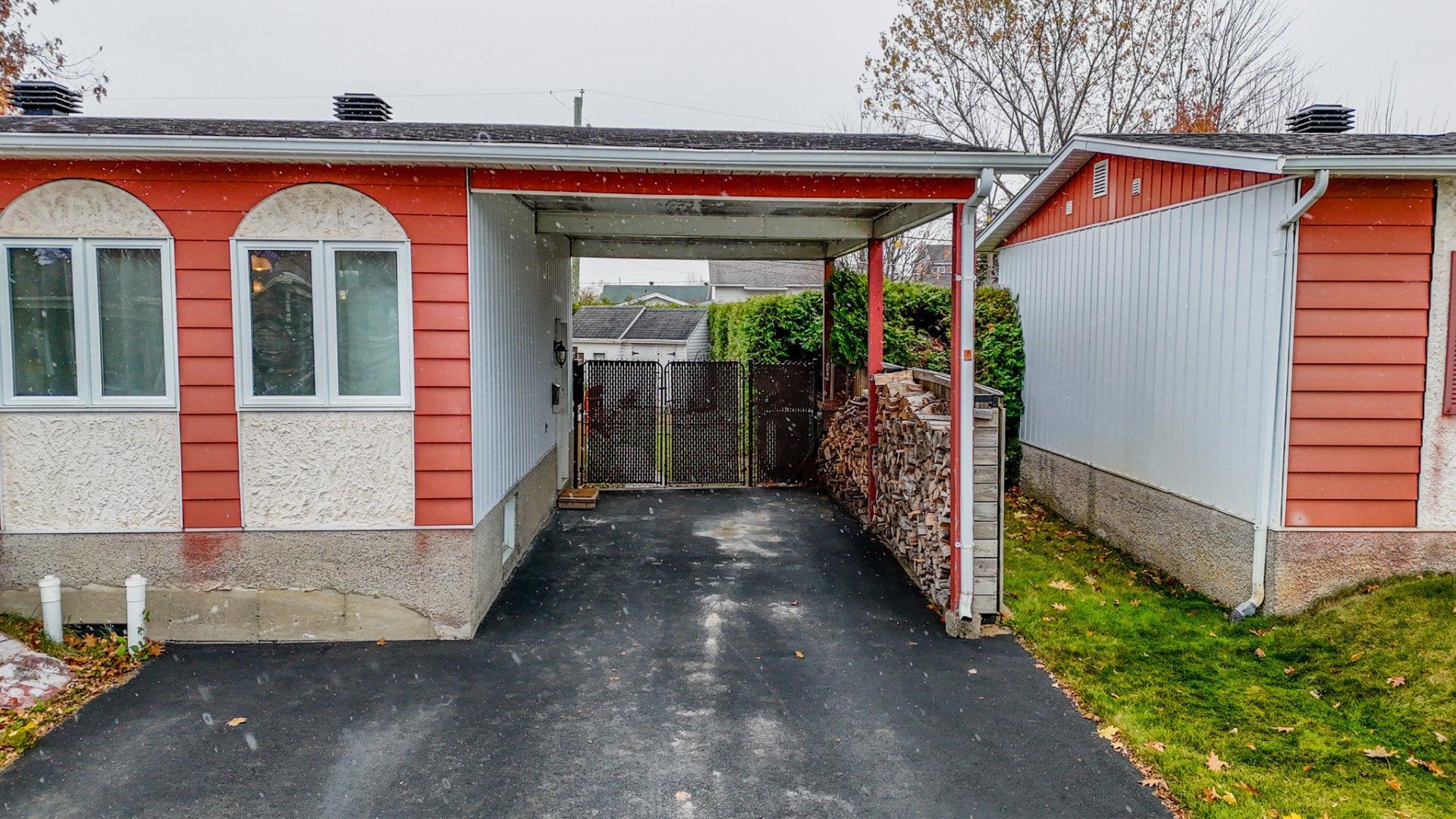 









2125


Rue St-Denis

,
Drummondville,




QC
J2B7M7

