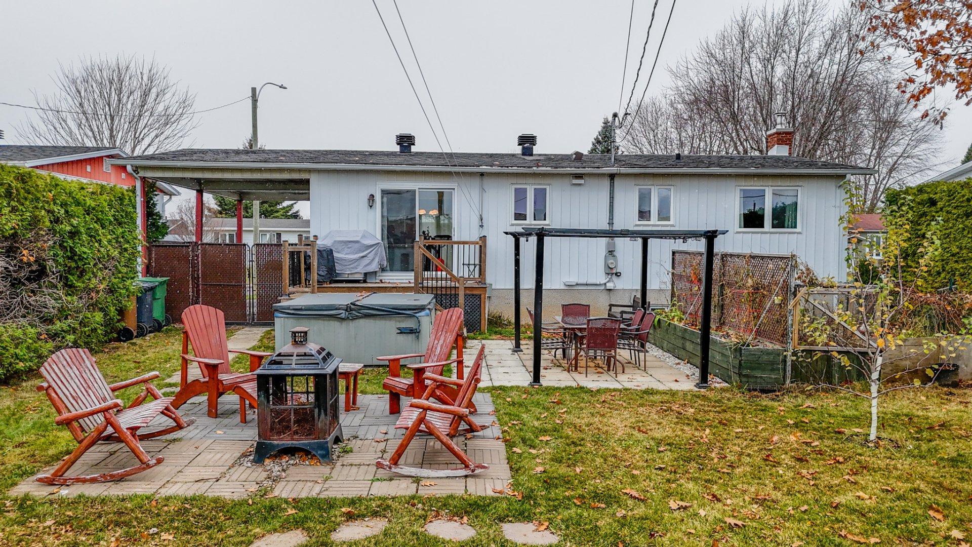 









2125


Rue St-Denis

,
Drummondville,




QC
J2B7M7

