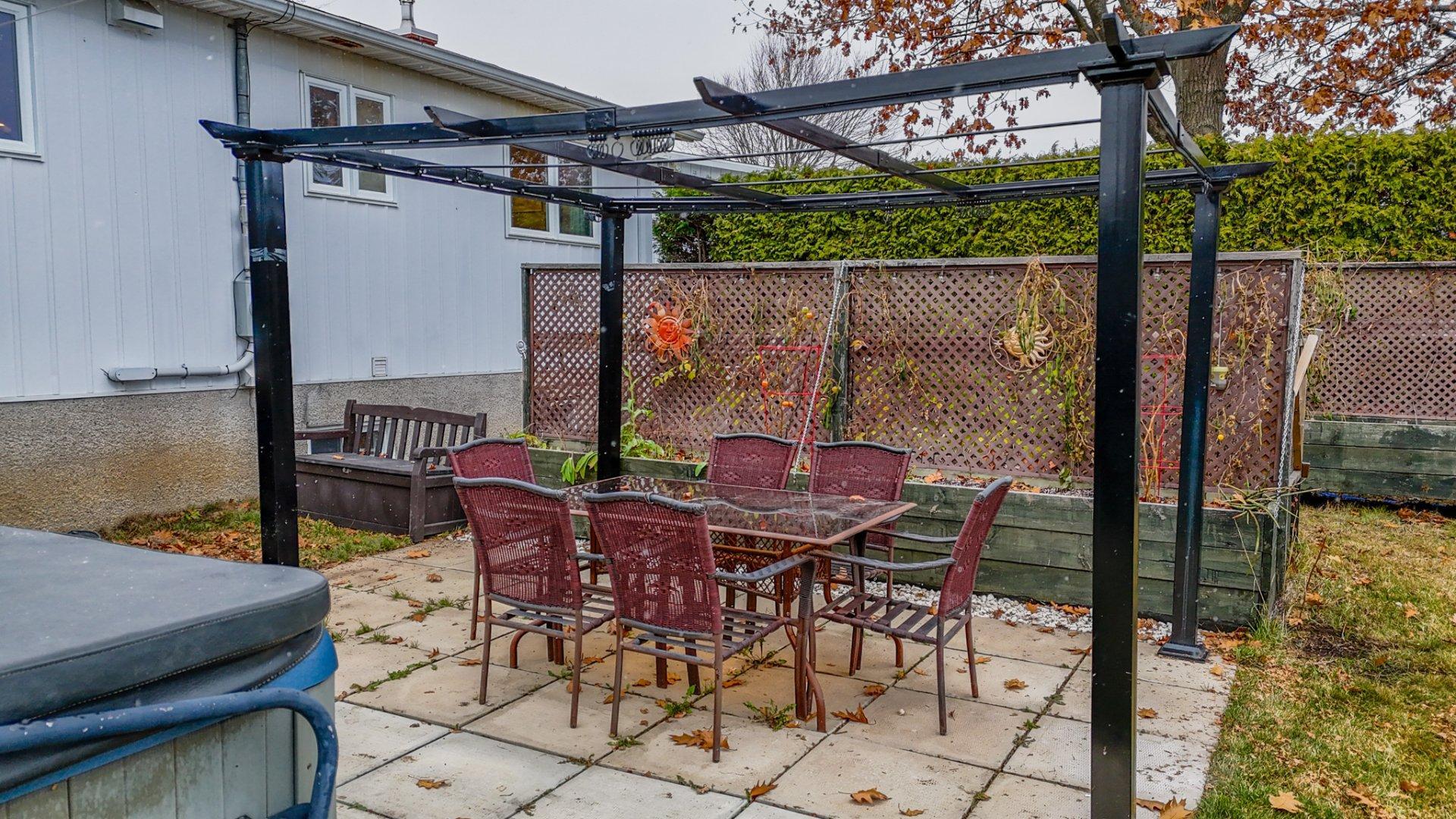 









2125


Rue St-Denis

,
Drummondville,




QC
J2B7M7

