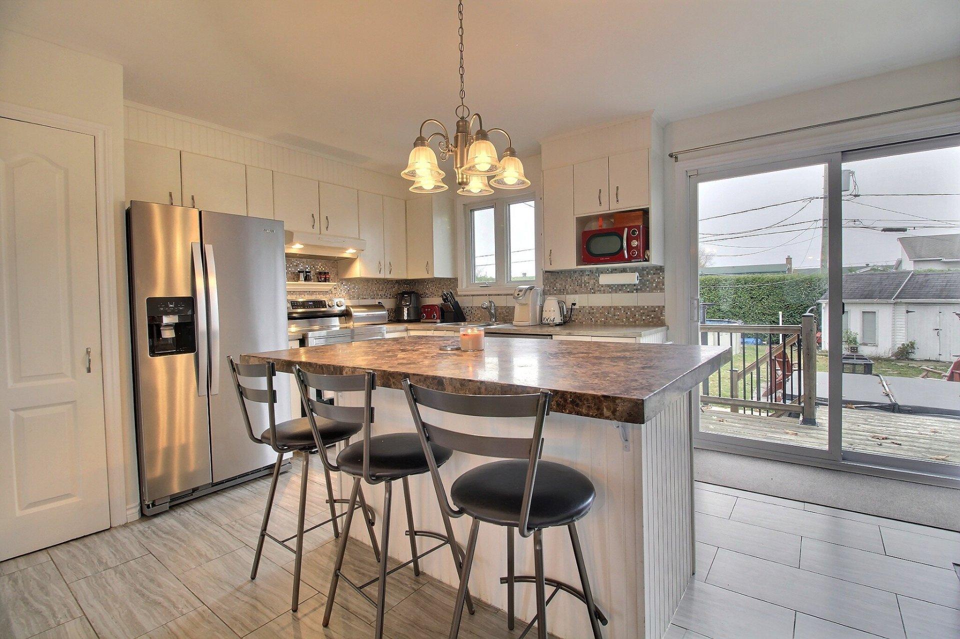 









2125


Rue St-Denis

,
Drummondville,




QC
J2B7M7

