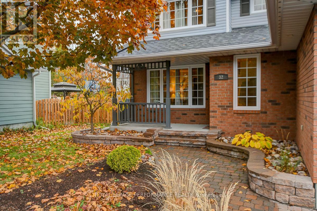 












32 PARKLANDS AVENUE

,
Russell,




Ontario
K4R1A2

