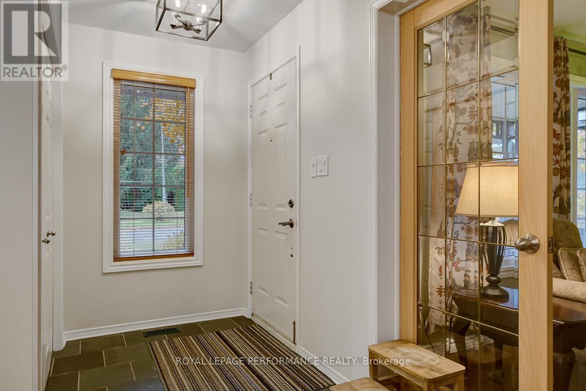 












32 PARKLANDS AVENUE

,
Russell,




Ontario
K4R1A2

