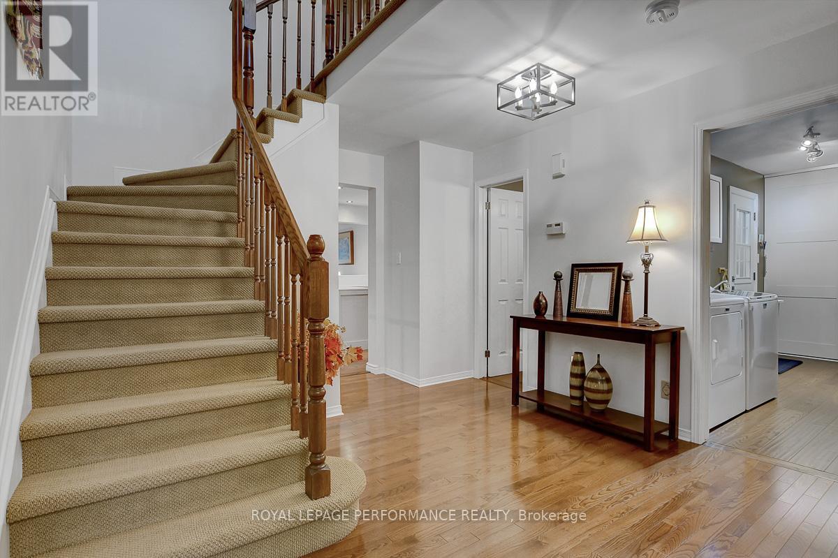 












32 PARKLANDS AVENUE

,
Russell,




Ontario
K4R1A2

