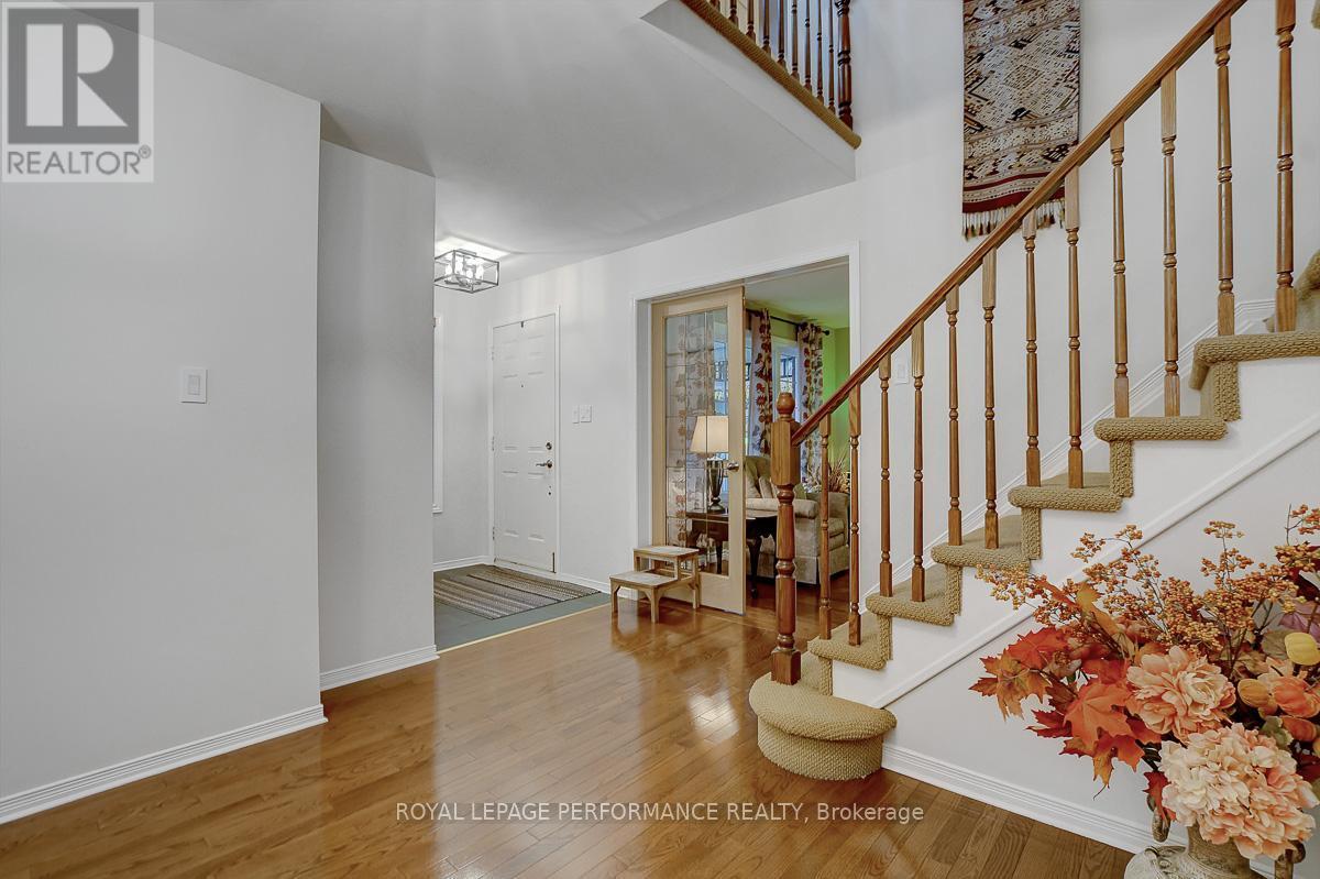 












32 PARKLANDS AVENUE

,
Russell,




Ontario
K4R1A2

