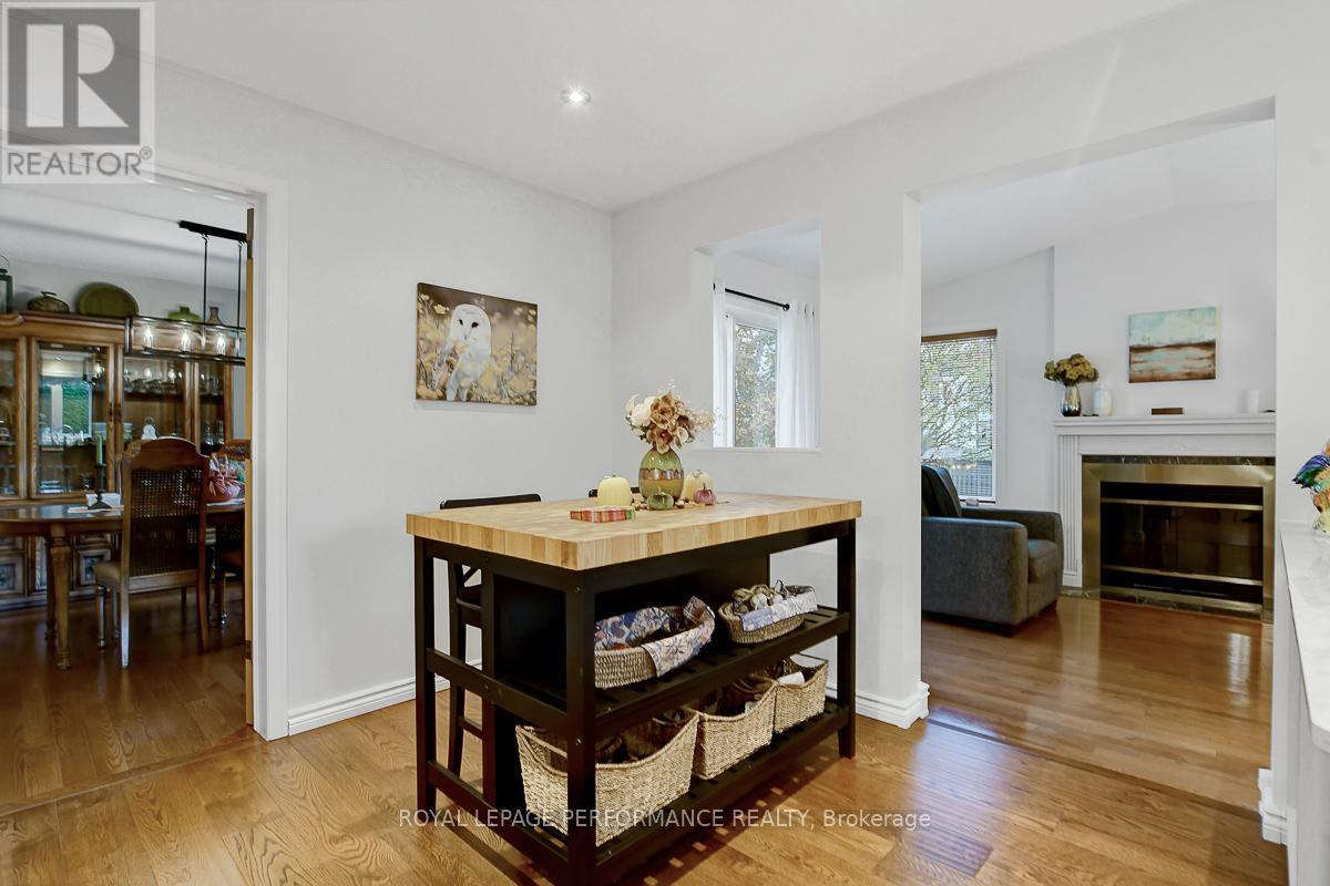 












32 PARKLANDS AVENUE

,
Russell,




Ontario
K4R1A2

