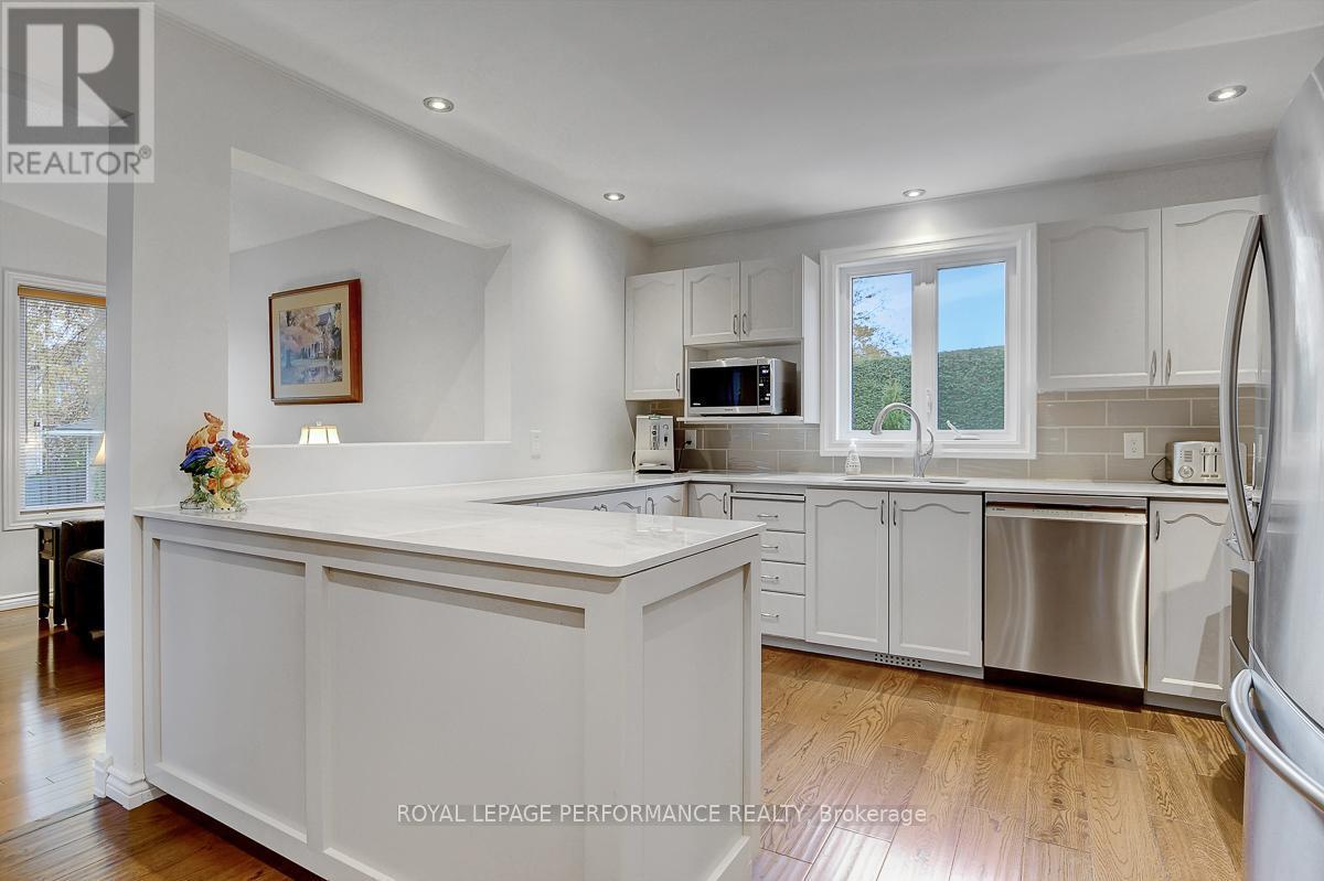 












32 PARKLANDS AVENUE

,
Russell,




Ontario
K4R1A2

