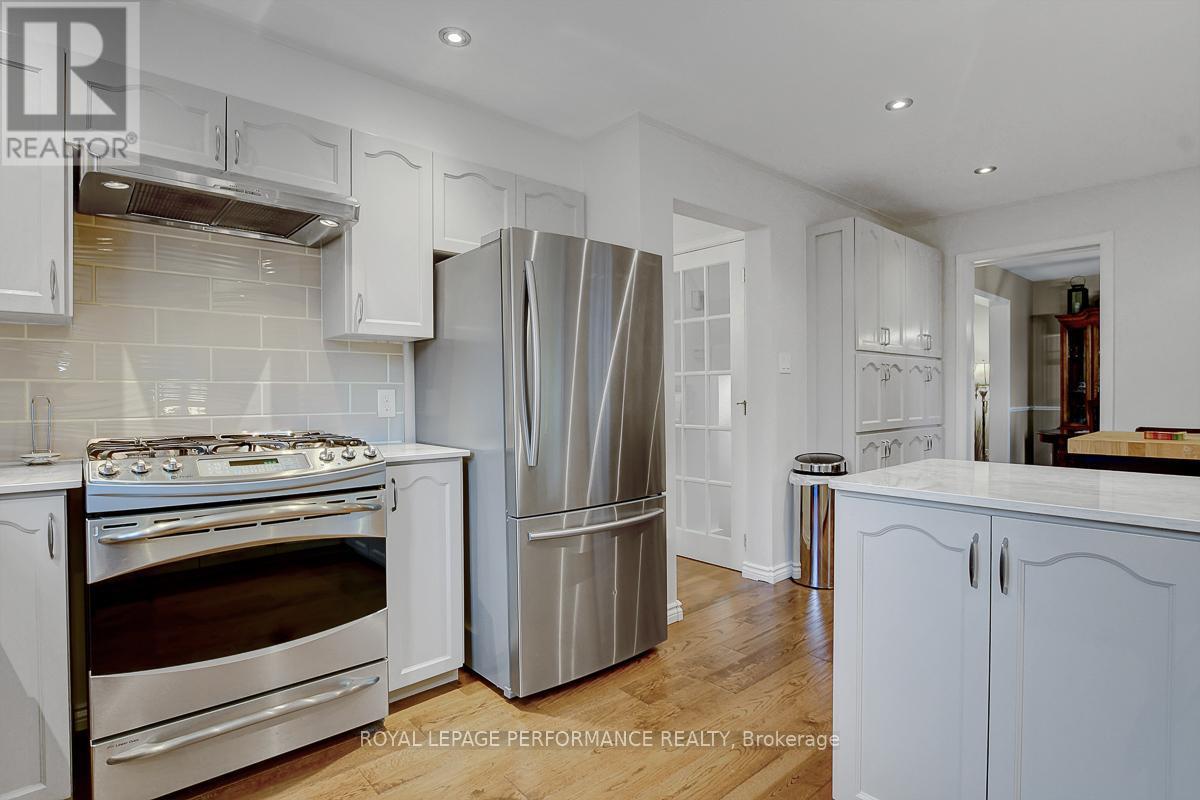 












32 PARKLANDS AVENUE

,
Russell,




Ontario
K4R1A2

