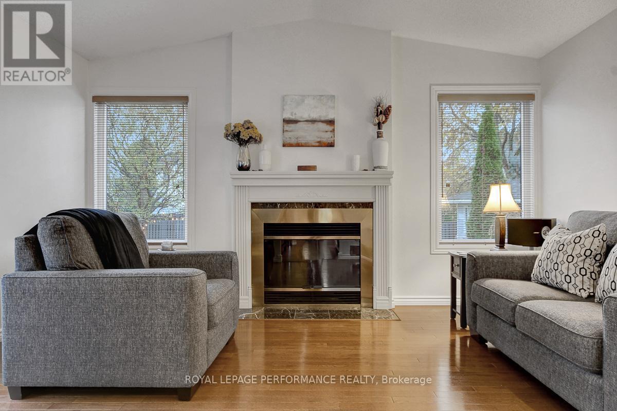 












32 PARKLANDS AVENUE

,
Russell,




Ontario
K4R1A2

