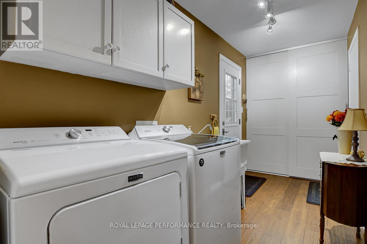 












32 PARKLANDS AVENUE

,
Russell,




Ontario
K4R1A2

